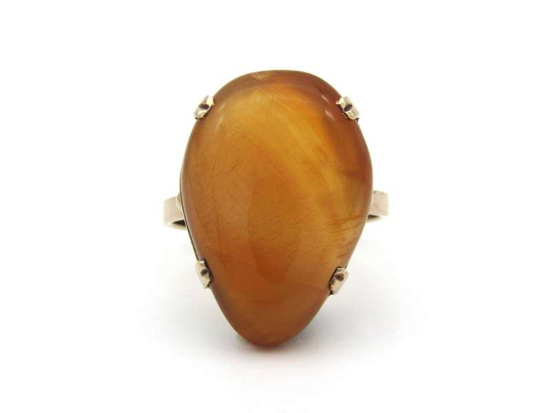 9K gold carnelian ring.
