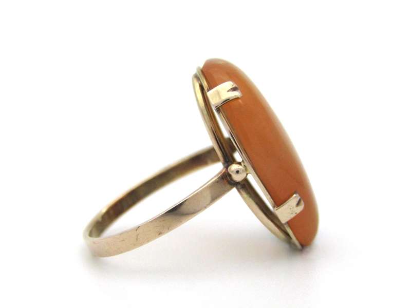 9K gold carnelian ring.