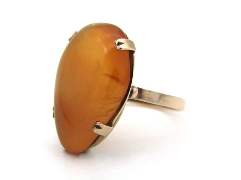 9K gold carnelian ring.