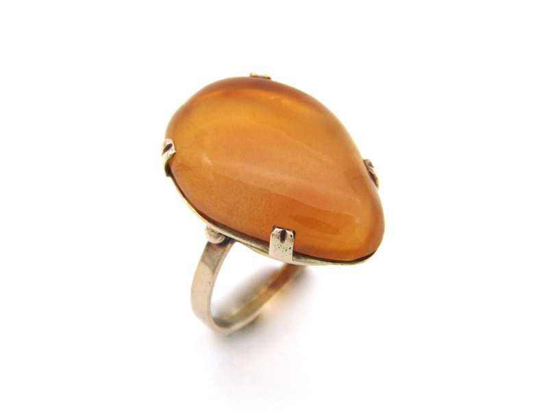 9K gold carnelian ring.