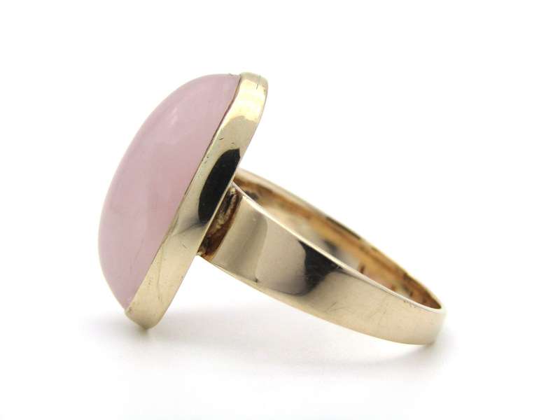 9K gold rose quartz ring, circa 1960's.