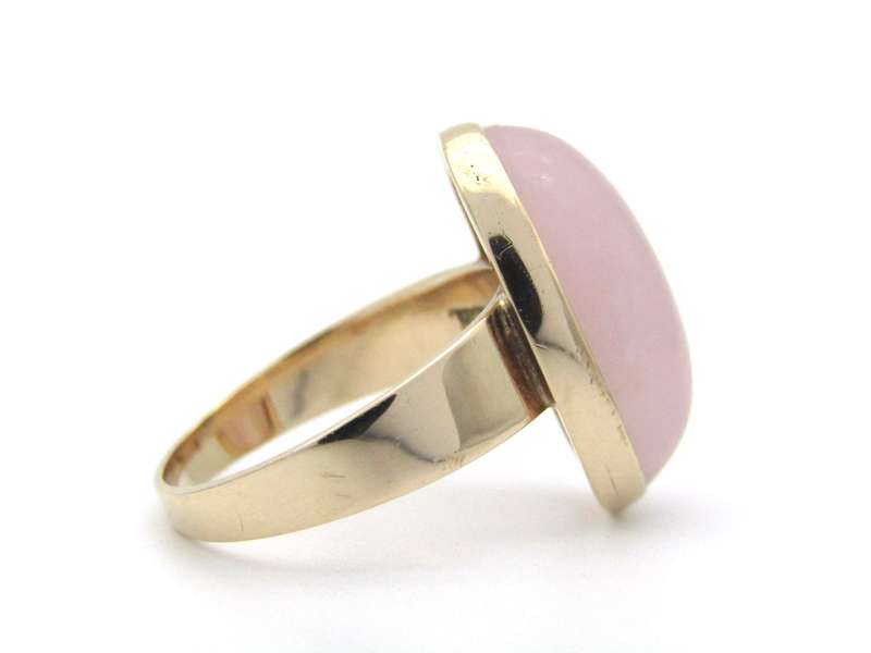 9K gold rose quartz ring, circa 1960's.