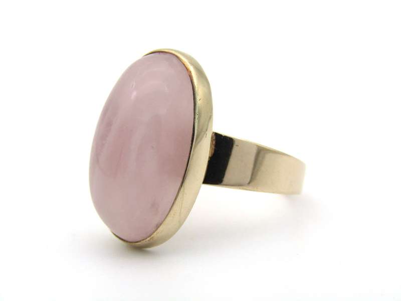 9K gold rose quartz ring, circa 1960's.