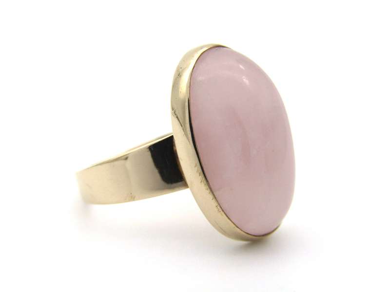 9K gold rose quartz ring, circa 1960's.