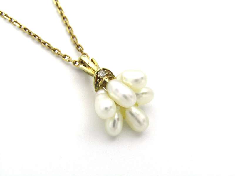 9K gold pearl 'tassel' and diamond pendant.