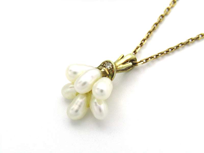 9K gold pearl 'tassel' and diamond pendant.