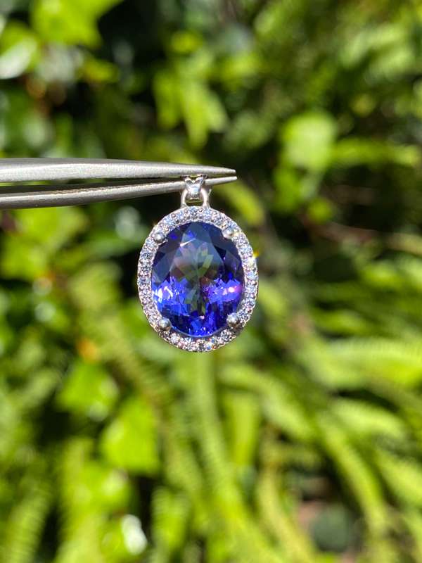 18K gold tanzanite and diamond pendant.