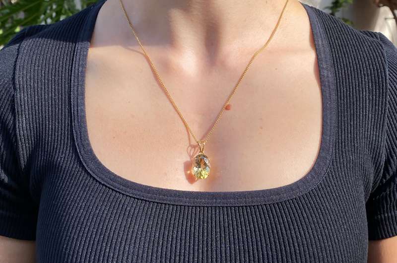 18K gold citrine pendant.