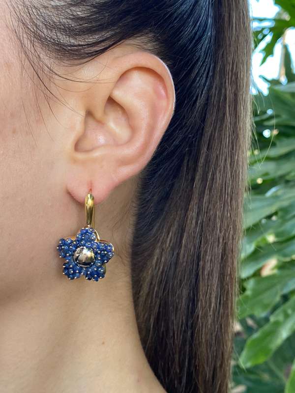 18K gold sapphire flower earring by Le Gi of Italy, circa 1990.