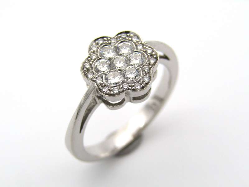 18K gold diamond flower ring.