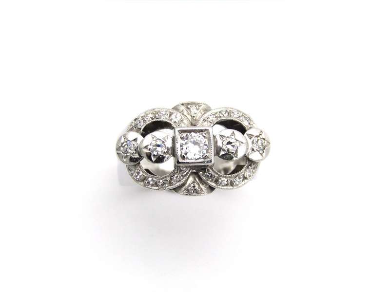 Art Deco 18K gold diamond ring.