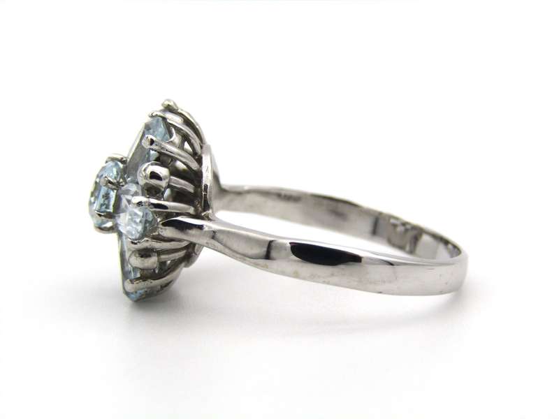18K gold blue topaz ring.