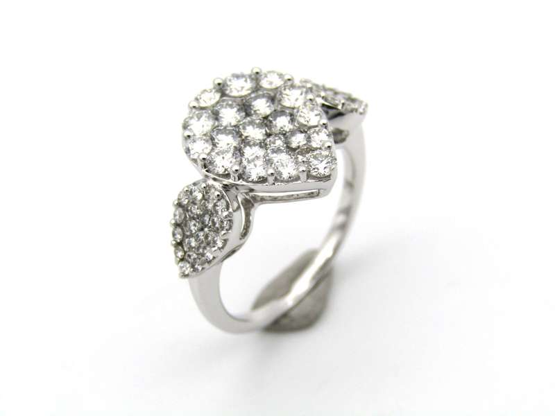 18K gold diamond cluster ring.