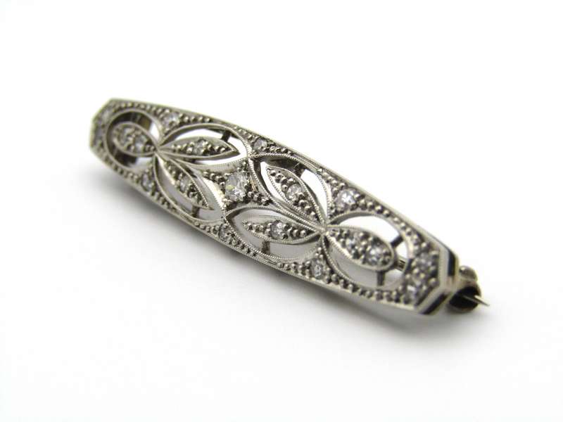18kt gold and platinum Art Deco diamond brooch.