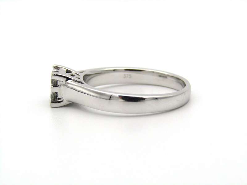 9K gold diamond ring.