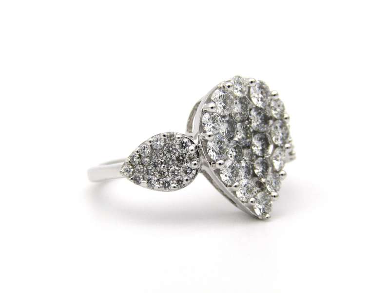 18K gold diamond cluster ring.