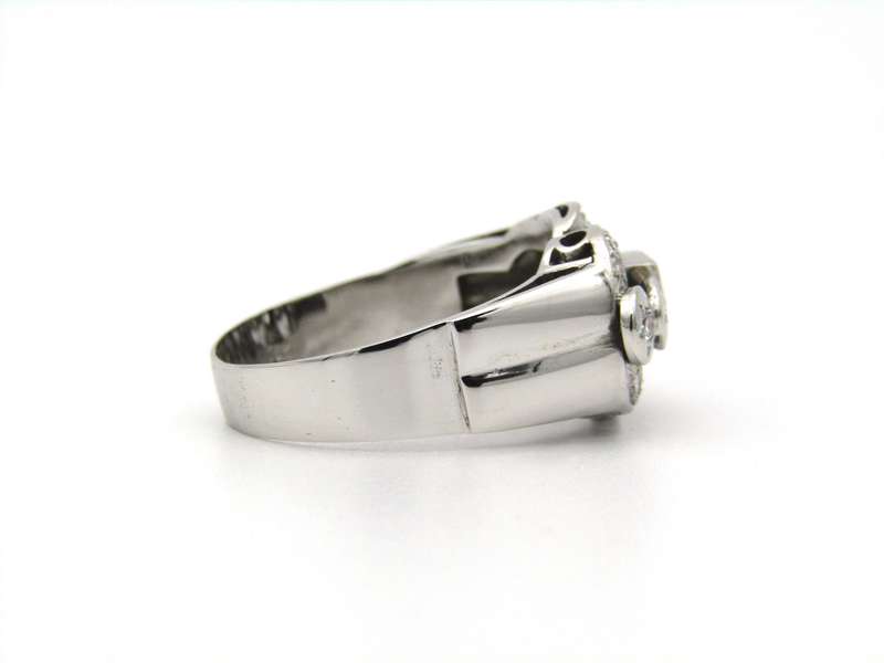Art Deco 18K gold diamond ring.