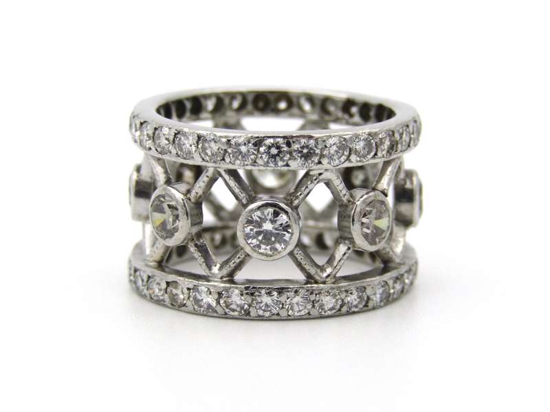 9K gold fancy-coloured and colourless diamond ring.