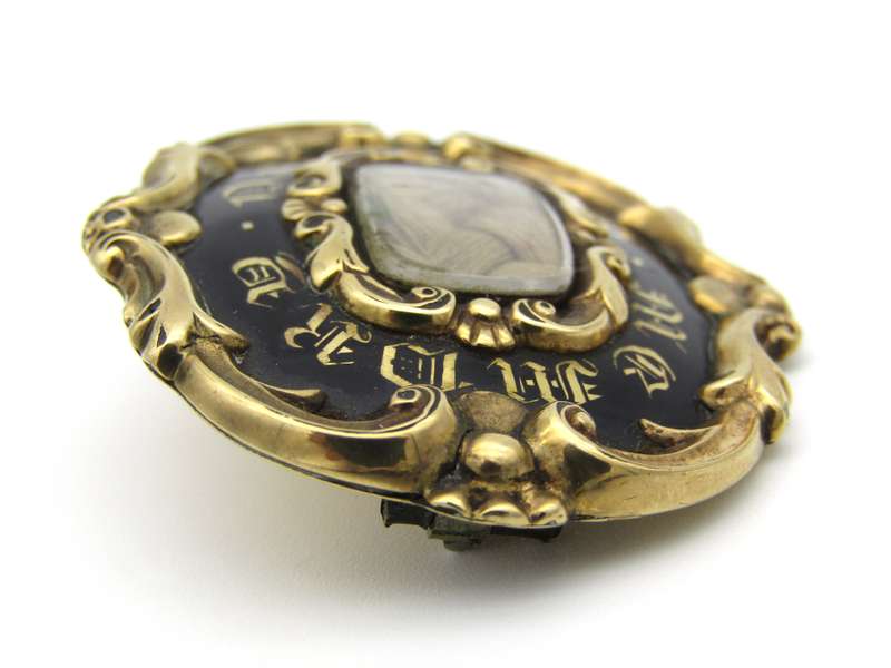 9K gold Victorian mourning brooch, 1841.