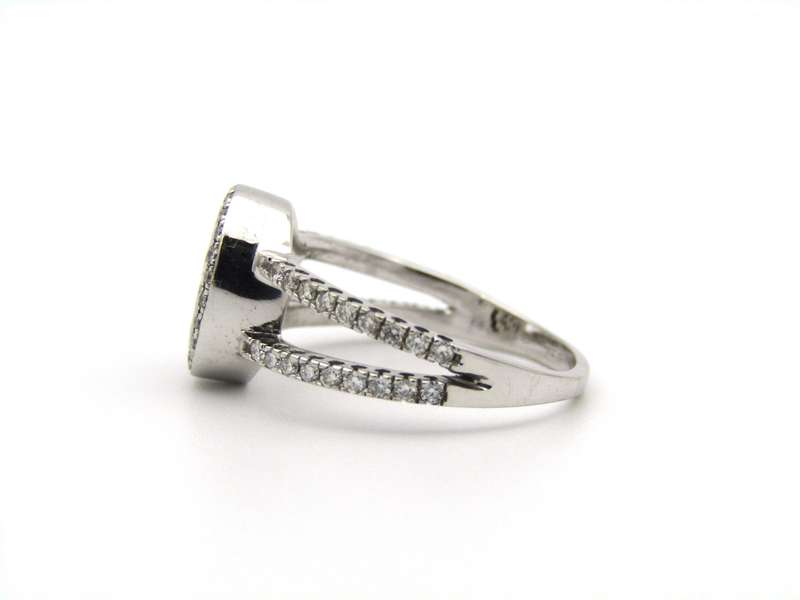 18K gold blue and colourless diamond ring.