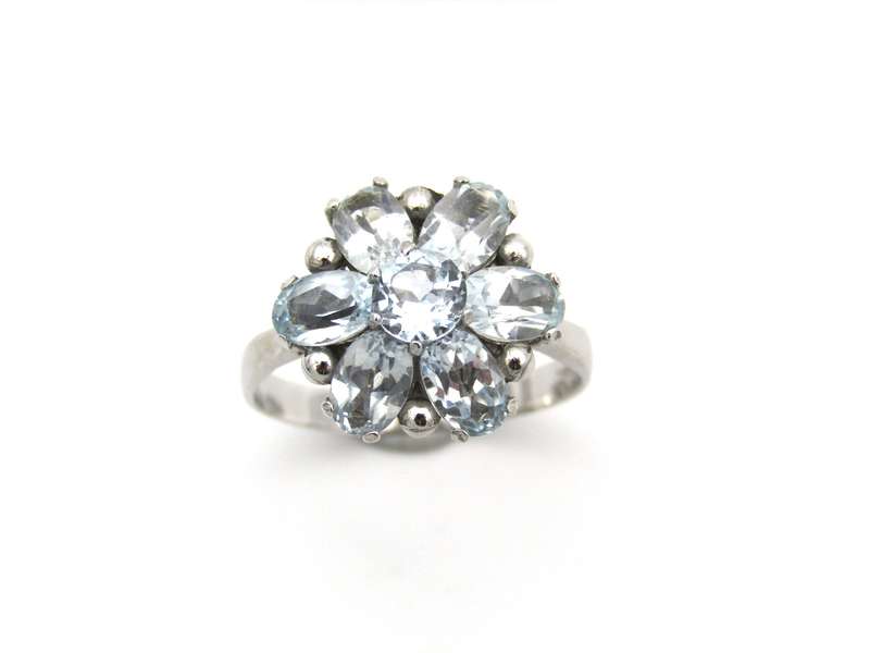 18K gold blue topaz ring.