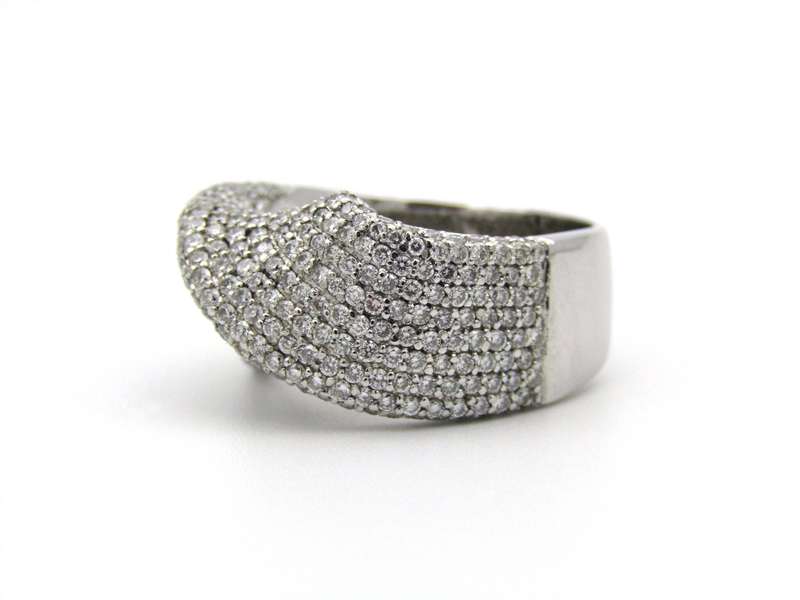 18K gold diamond twist ring.