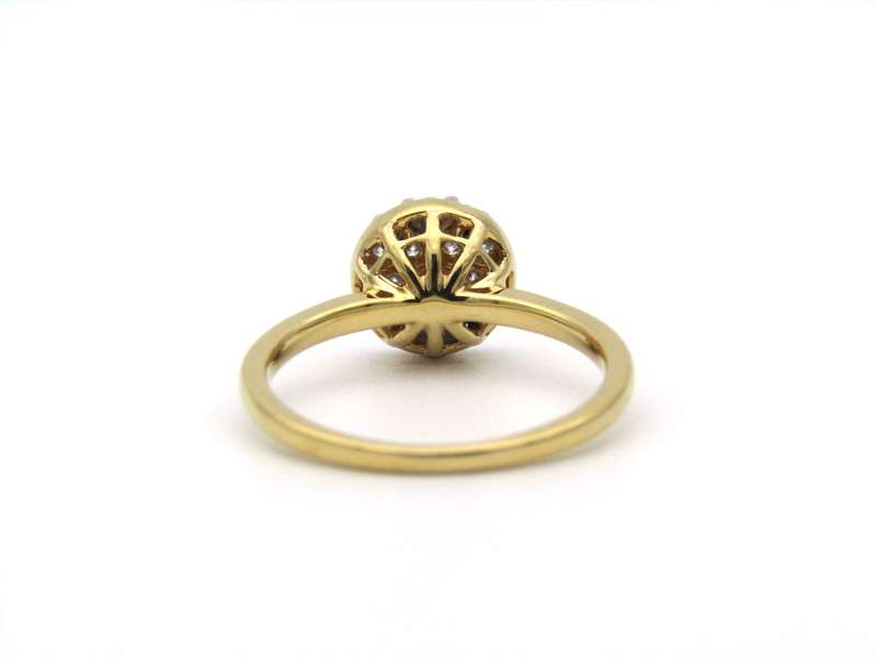 18K gold diamond cluster ring.