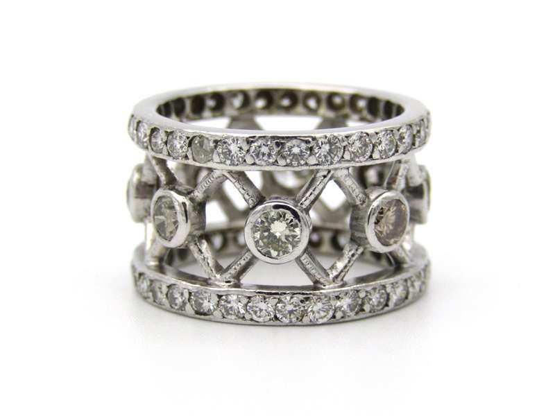 9K gold fancy-coloured and colourless diamond ring.