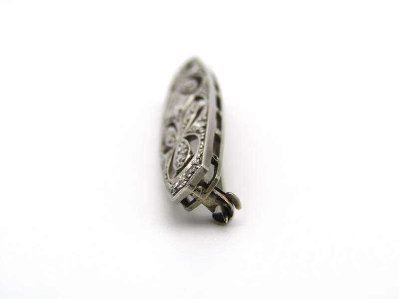 18kt gold and platinum Art Deco diamond brooch.