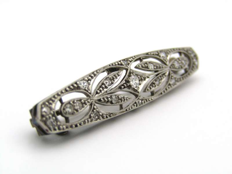 18kt gold and platinum Art Deco diamond brooch.