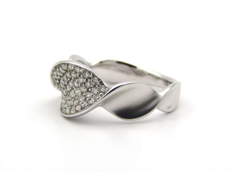 18K gold twist diamond ring.