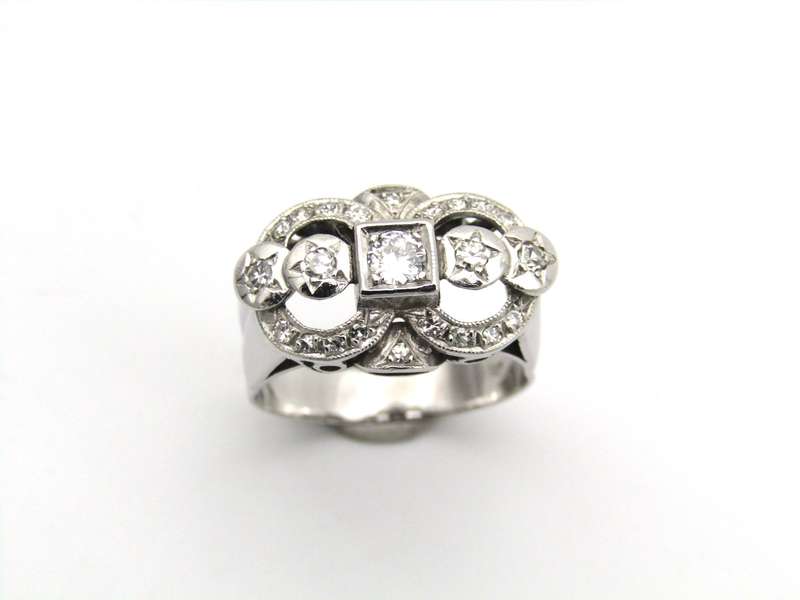 Art Deco 18K gold diamond ring.