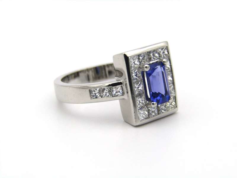 18K gold tanzanite and diamond ring.