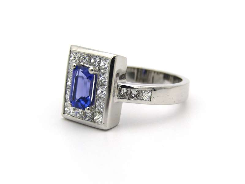18K gold tanzanite and diamond ring.