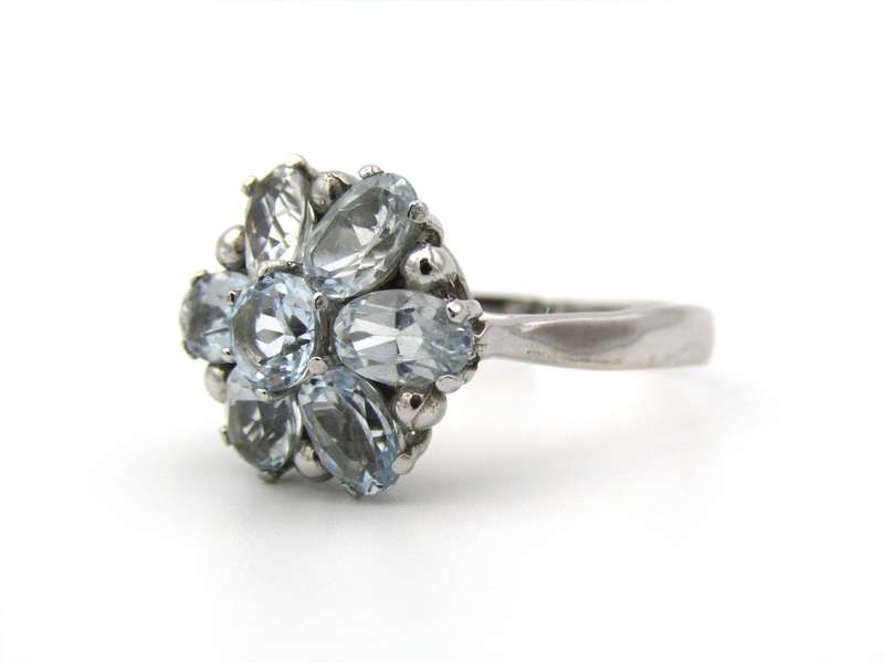18K gold blue topaz ring.