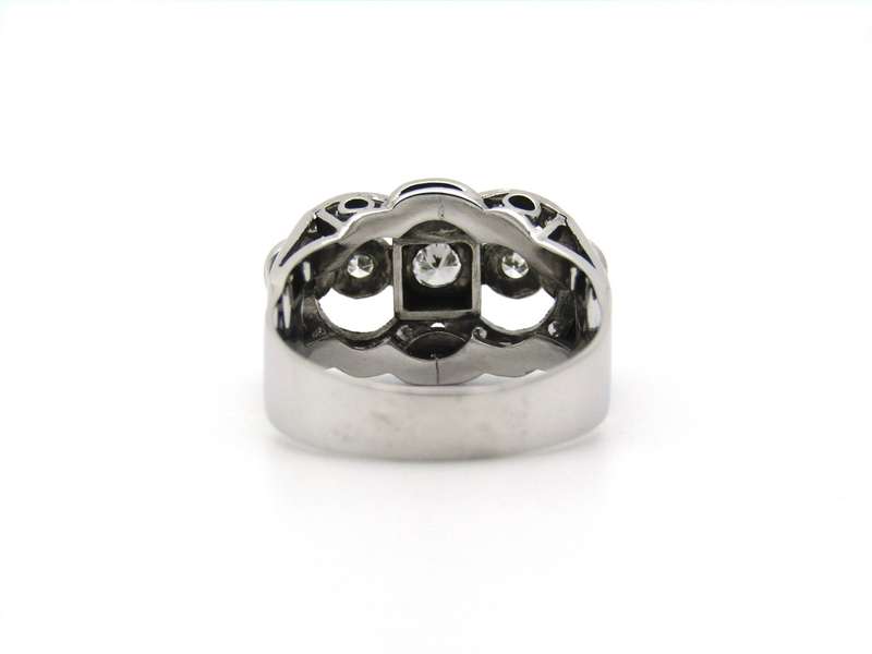 Art Deco 18K gold diamond ring.