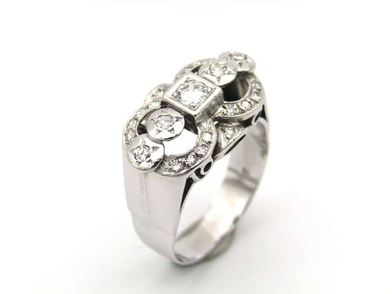 Art Deco 18K gold diamond ring.