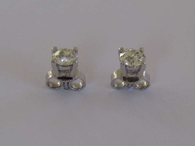 A pair of 18kt gold diamond stud earrings