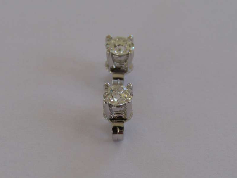 A pair of 18kt gold diamond stud earrings