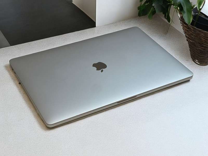 2019 Apple Macbook Pro 16-inch 2.3GHz 8-Core i9 (Touch Bar, 16GB RAM, 1TB, Silver) - Pre Owned / ...