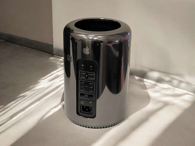 Apple Mac Pro 3.7Ghz Quad-Core Intel Xeon E5 (24GB RAM, 256GB SSD, Space Gray) - Pre Owned / 3 Mo...