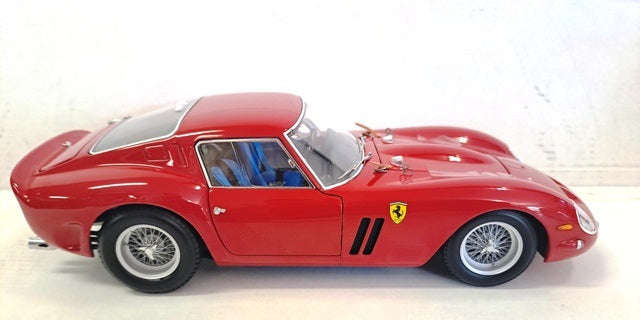 FERRARI 250 GTO RED 1/18, DIECAST COLLECTABLES