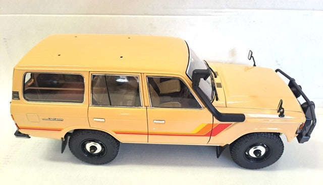 TOYOTA LANDCRUISER 60 BEIGE 1/18, DIECAST COLLECTABLES