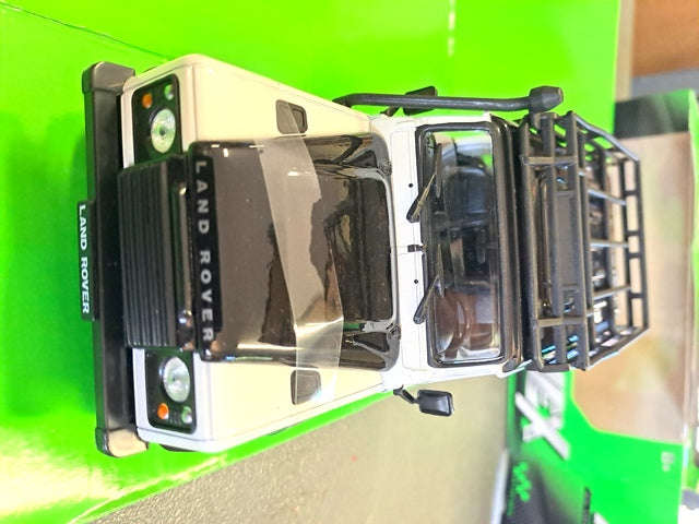 LAND ROVER DEFENDER WITH ROOF RACK SNORKEL  CREAM  1/24, DIECAST CAR, COLLECTABLE CAR.