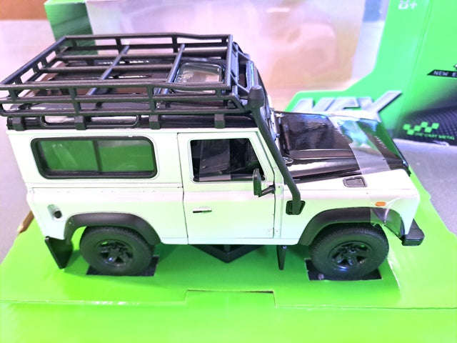 LAND ROVER DEFENDER WITH ROOF RACK SNORKEL  CREAM  1/24, DIECAST CAR, COLLECTABLE CAR.