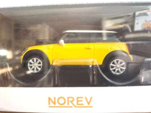 Mini Cooper One 2006 Mellow Yellow 1:54