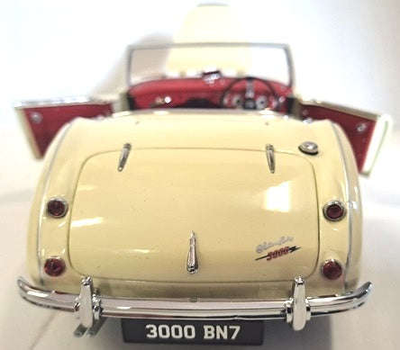 AUSTIN HEALEY 3000 BN7 E.WHITE  1/18, DIECAST COLLECTABLES