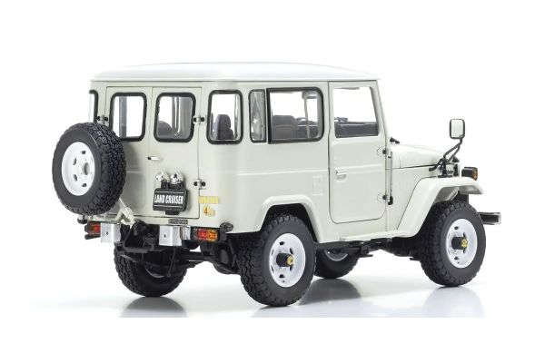 TOYOTA LAND CRUISER 40 VAN WHITE 1/18, DIECAST COLLECTABLES