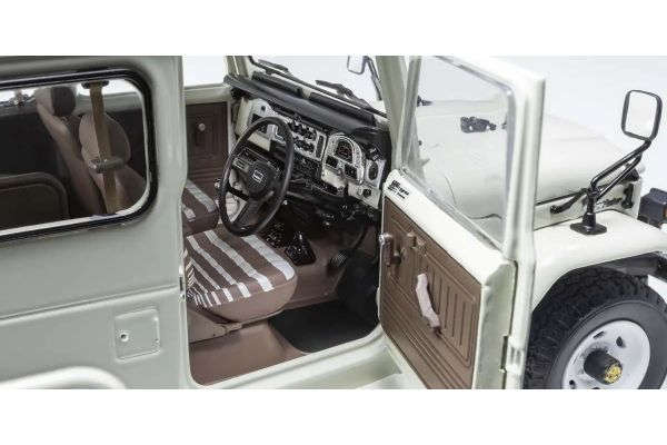 TOYOTA LAND CRUISER 40 VAN WHITE 1/18, DIECAST COLLECTABLES