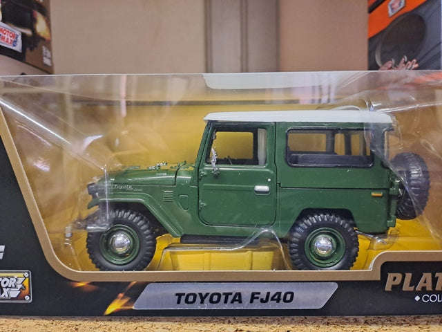 TOYOTA FJ40 (HARD TOP) GREEN 1/24, DIECAST CAR, COLLECTABLE CAR.